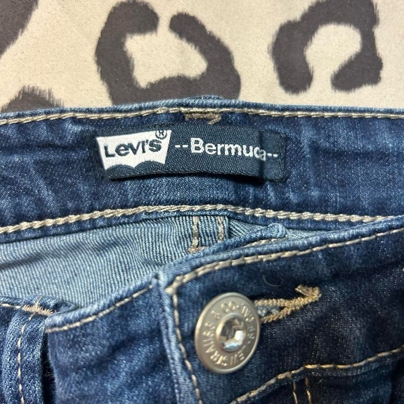2 Pair Girls’ Denim Shorts size 8 👖 Levi’s ✨ + Old Navy 💙 - Picture 5 of 8